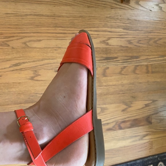 Ankle wrap sandal in cherry red - Picture 4 of 4